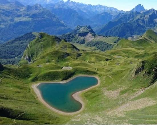 La Suite Unique - Le Jardin Sur Les Pyrenees- Vue Panoramique Montagne -Jardin Cloture Prive De 100M2-Parking-Linge De Lit Et Serviettes Compris- Bielle 外观 照片